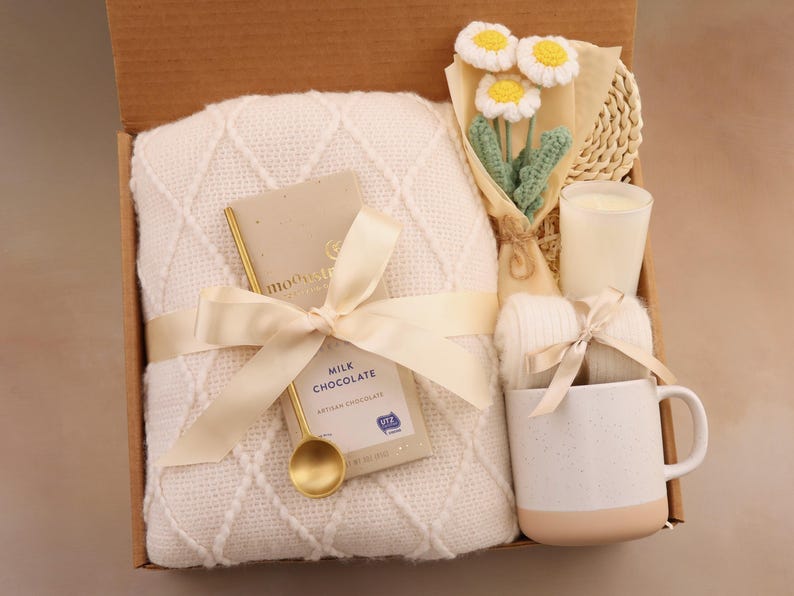 White Daisy Blanket Gift Box