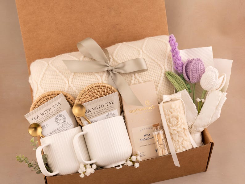 Dual Mug & Purple Tulip Gift Box