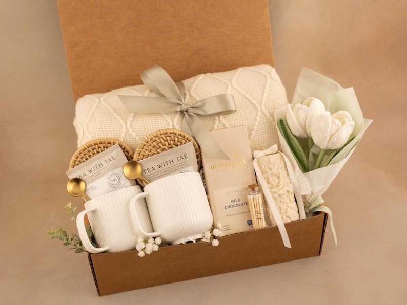 Dual Mug & White Tulip Gift Box